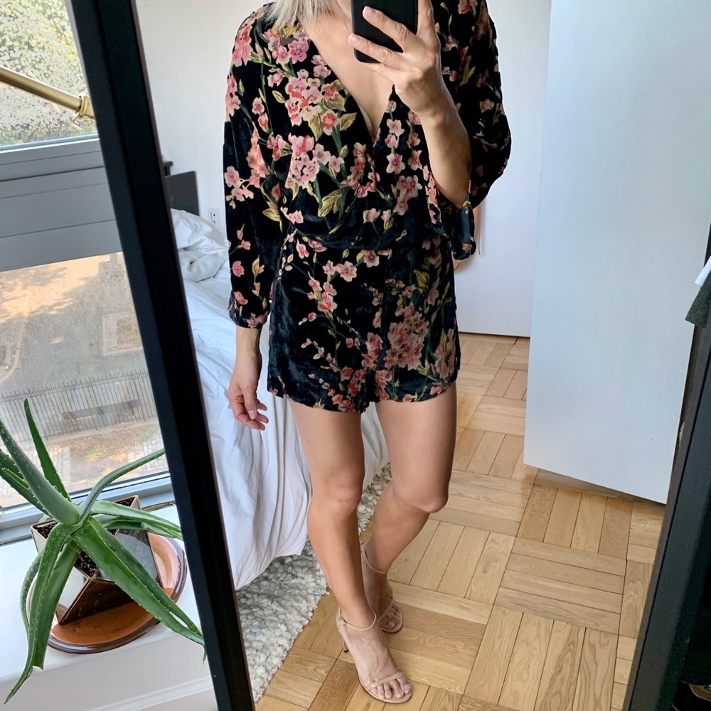 Cute velvet floral romper!
